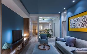 Host Wise - Charming Luxurious Flat With Garage